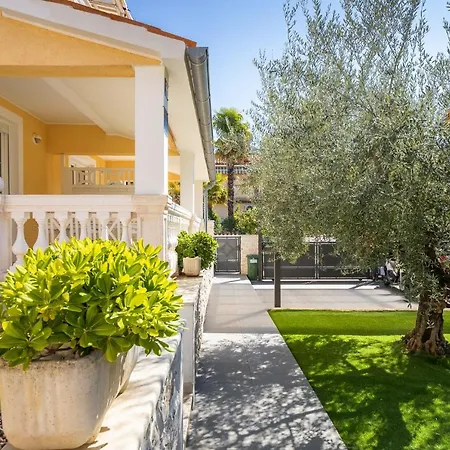 Apartament Opatic *