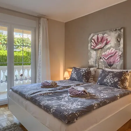 Opatic Apartment *