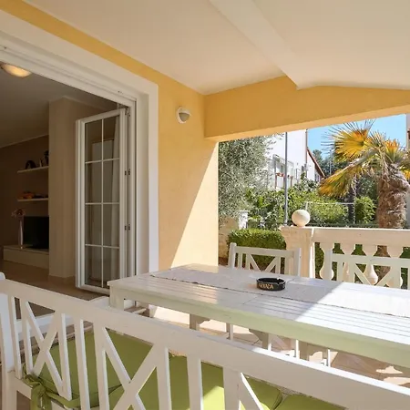 公寓 Opatic 波雷奇